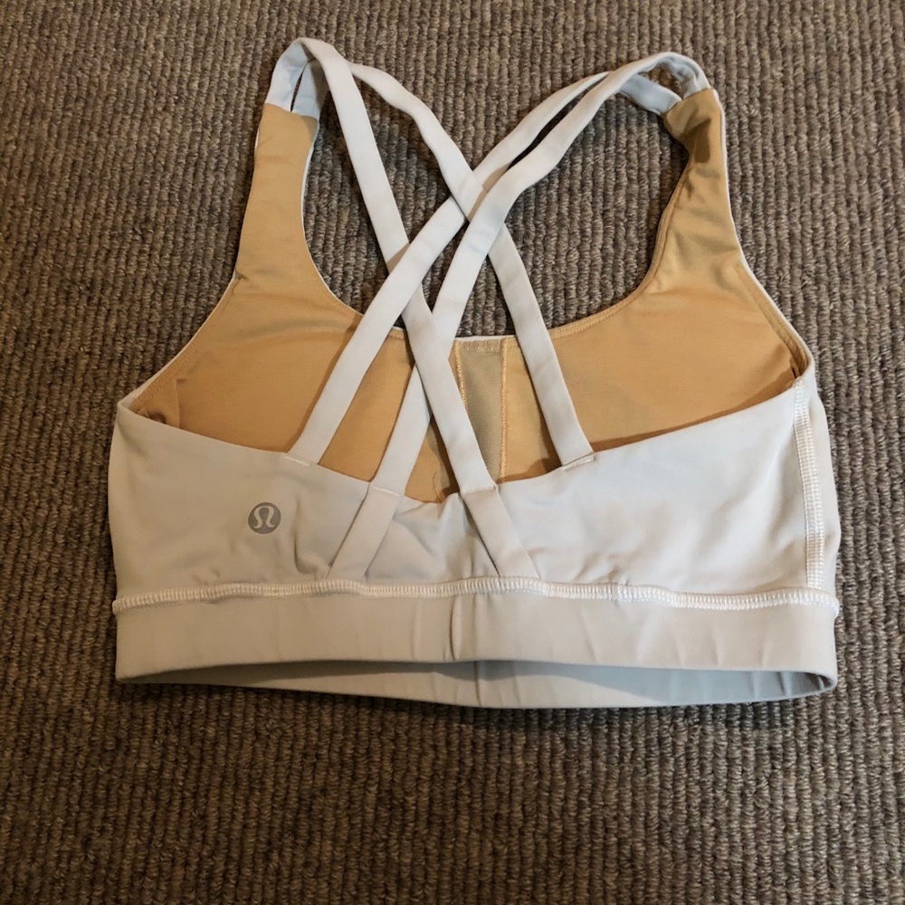 White lululemon sports bra